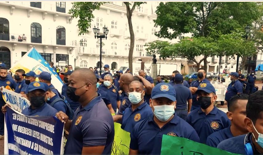 El sindicato de los bomberos acordó ir a la reunión con la ministra para solucionar las cosas lo más pronto posible.