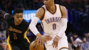 Westbrook consigue triple doble; Thunder vence a Lakers