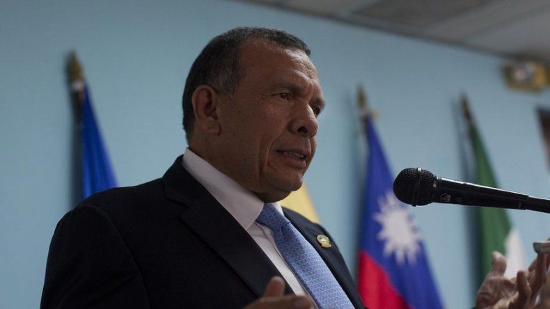 Expresidente de Honduras asume como diputado ante el Parlacen