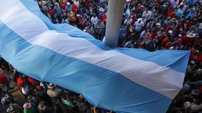 El Partido Salvador de Honduras (PSH) designó a Redondo como candidato a presidente del Congreso con el respaldo de Castro, pero debía someterse a votación.