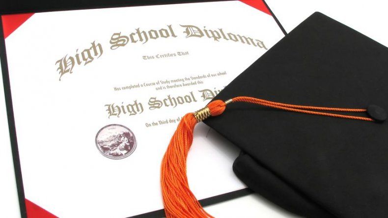 Tasa de graduación de la secundaria en EE.UU. supera el 83 %, un nuevo récord