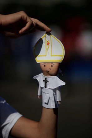 Presentan papamóvil diseñado por panameños para la JMJ