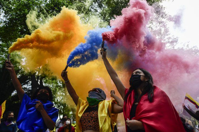 Las protestas se dan tras el descontento social que reina desde hace 10 días en las calles de Colombia.