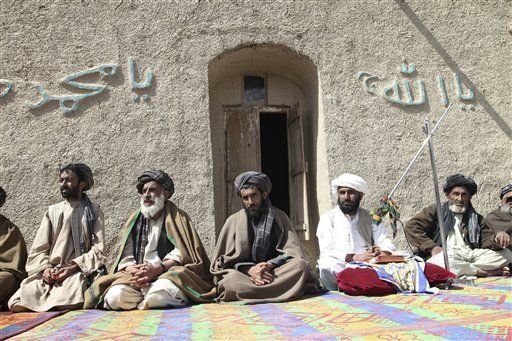 Funcionario afgano: un video muestra al soldado rindiéndose