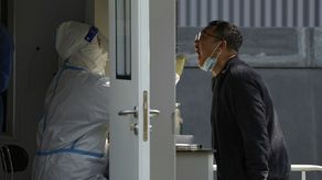 El requisito de la prueba se aplica a los pasajeros del transporte aéreo independientemente de su nacionalidad y estado de vacunación.