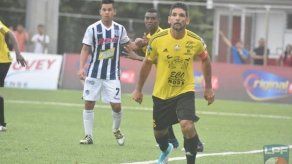 El CAI vence al Veragüense con gol olímpico de Manuel Torres