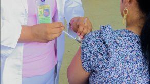 Aplican más de 200 vacunas en feria de salud en el Parque Omar