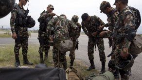 Recuperan 3 cuerpos en helicóptero de marines caído en Nepal