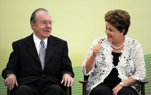 Brasil: expresidente José Sarney hospitalizado en estado delicado