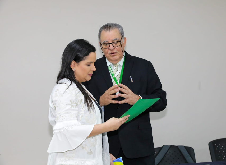 MIDES y otras instituciones presentan nueva libreta para niños y adolescentes