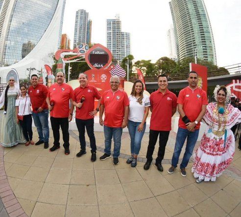 Inauguración del reloj con la cuenta regresiva de Rusia 2018