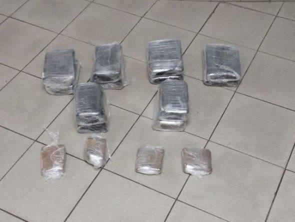 Autoridades logran el decomiso de 16 paquetes de droga en La Guaira, Costa Arriba de Colón