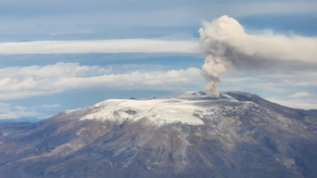 Volcán colombiano Nevado del Ruiz amenaza con hacer erupción