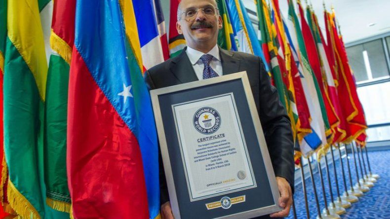 Jurista venezolano logra récord Guinness con una clase de más de 24 horas