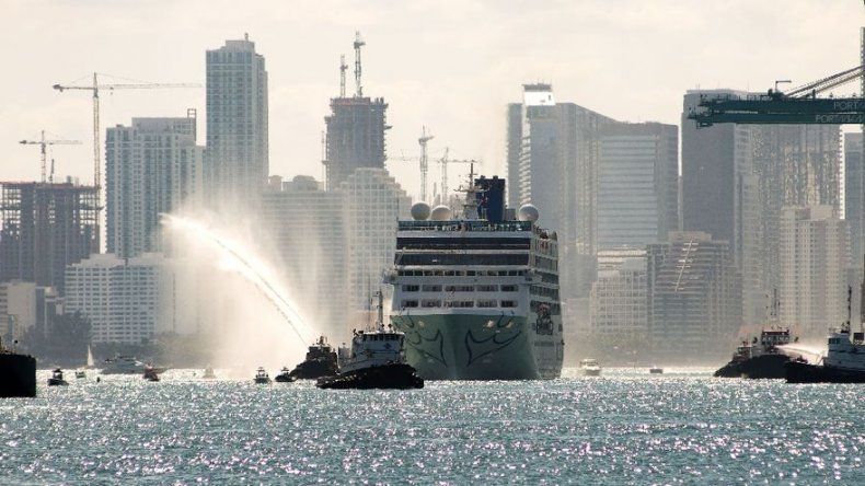 El Adonia, primer crucero de EEUU a Cuba en décadas
