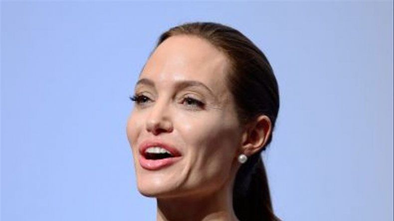 Angelina Jolie felicita a Angélique Namaika por premio Nansen