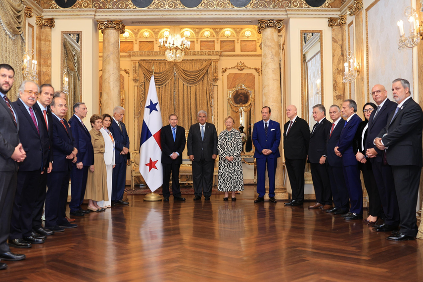 Presidente Mulino se reúne con exmandatarios