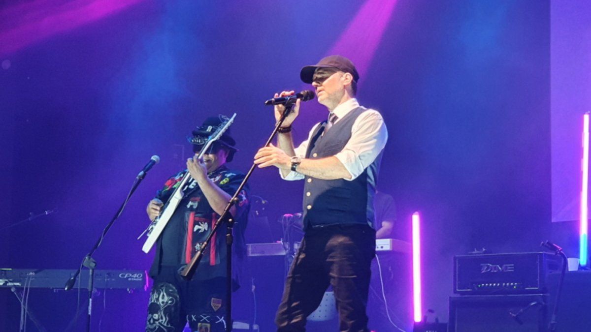 La banda Océano celebró sus 40 años con un espectacular concierto