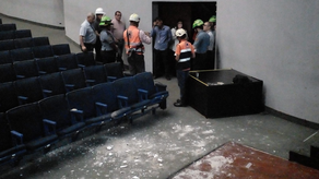 SINAPROC suspende concierto de Melendi tras detectar restos de cielo raso en el Teatro Anayansi.