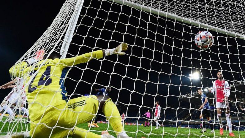 Ajax pierde a cuatro titulares por el covid-19 para partido de Champions