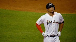 Marlins desperdician jonrón 35 de Stanton y caen ante los Mets