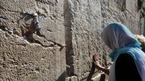 Hombres y mujeres judíos podrán rezar juntos ante el Muro de los Lamentos