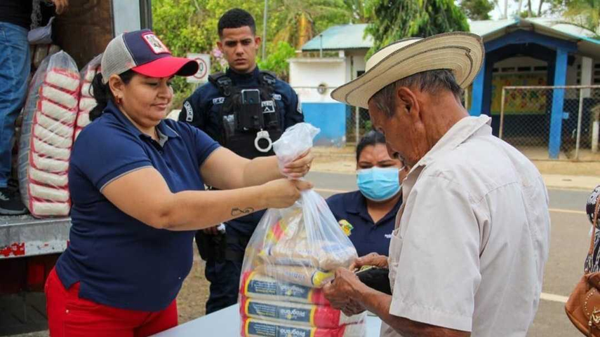 Panameños ahorran en las Agroferias del IMA