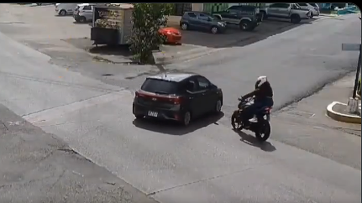 colisión captada por la cámara de videovigilancia del Centro de Operación. colisión captada por la cámara de videovigilancia del Centro de Operación.