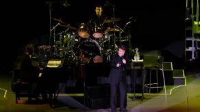 Raphael estrena su gran noche en un México rendido a sus pies