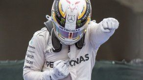 Hamilton mantiene su dominio en los segundos entrenamientos en Bakú