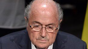 Blatter defiende su gestión en medio de escándalo