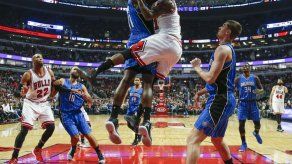 Butler y Bulls vapulean a Magic