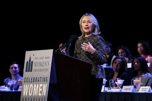 Clinton pide liberación de los presos políticos en Birmania