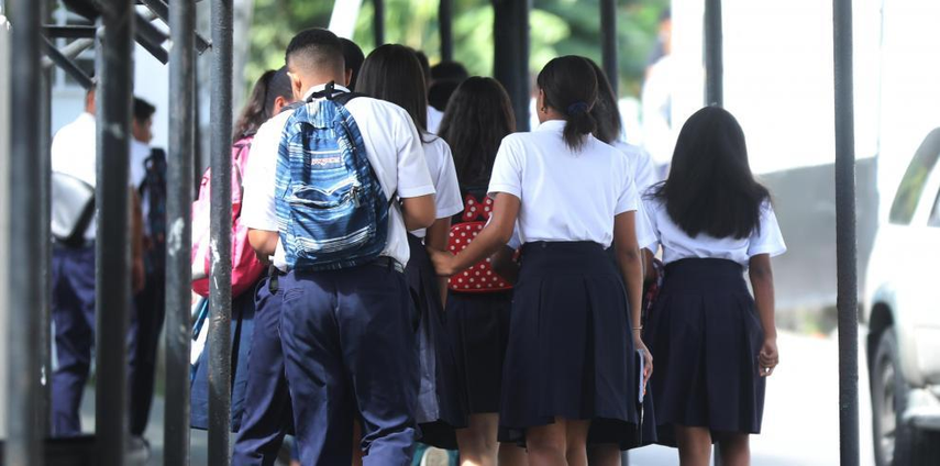 Estudiantes deben estar uniformados