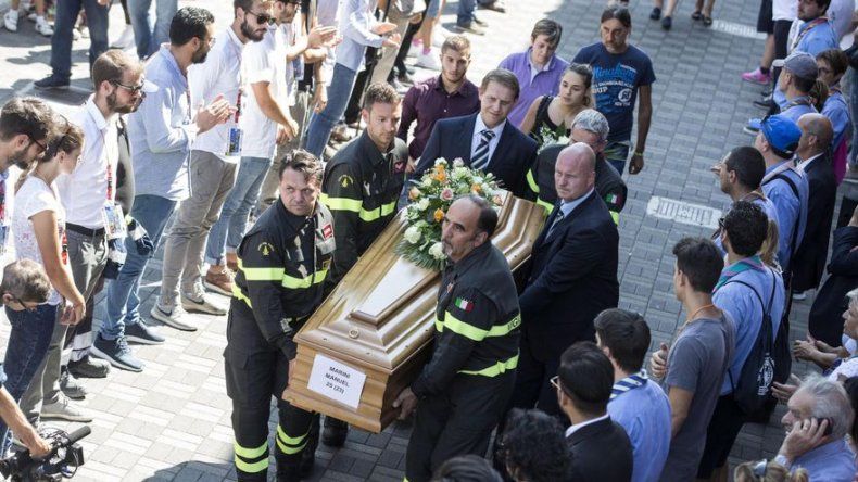 Italia entierra a las víctimas del sismo