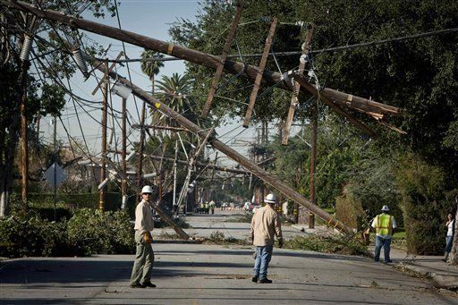 Ventarrones en California dejan a 26,000 sin electricidad