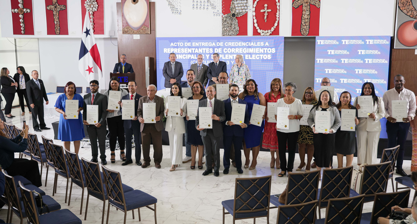 Entrega de credenciales por el Tribunal Electoral