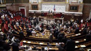 Diputados franceses aprueban reducción del número de regiones