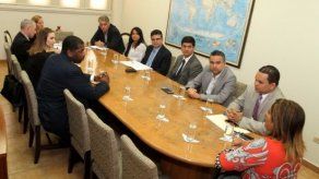 Familia de Vanessa Rodríguez se reúne con Fiscal