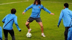 Carles Puyol de Barcelona es operado