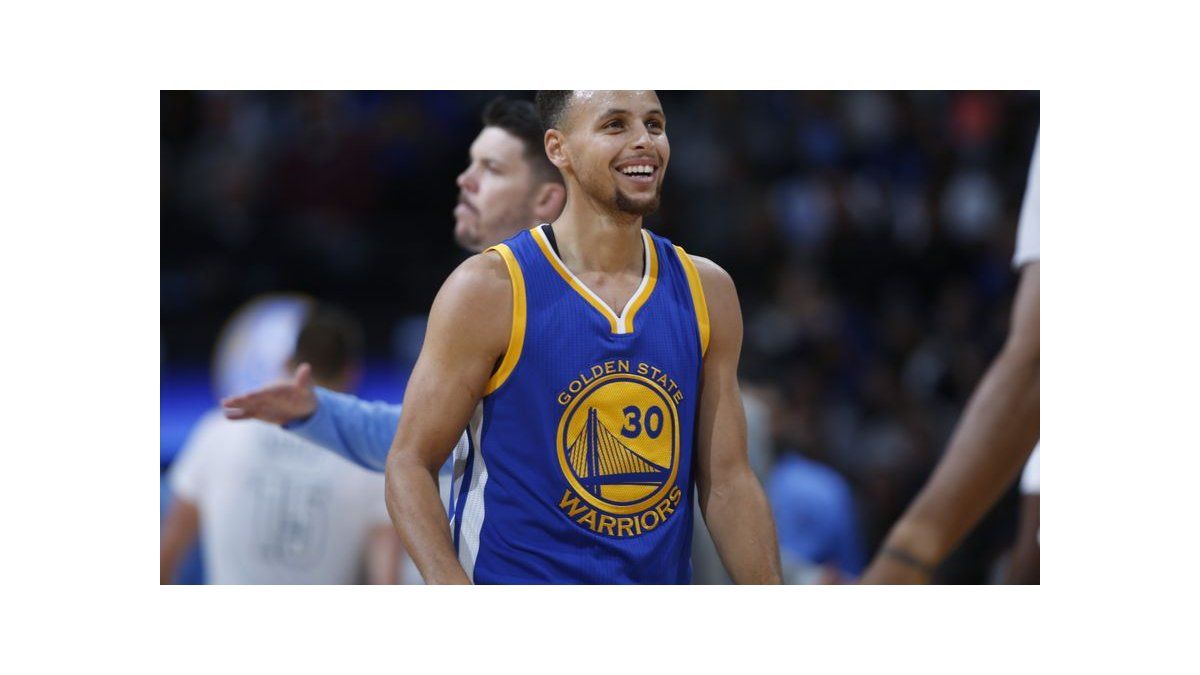 Curry y Warriors suman 18 triunfos seguidos y amplían marca de NBA