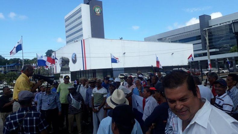 Jubilados vuelven a las calles para exigir sanción de proyecto de aumento