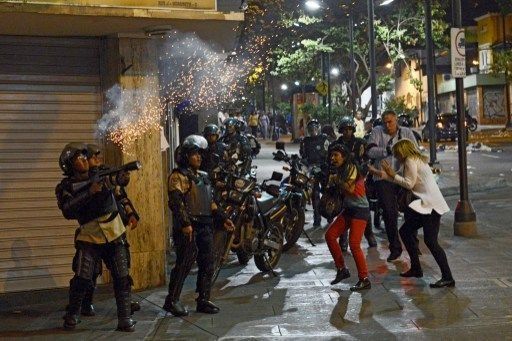 Tribunal desiste de juzgar a 46 jóvenes procesados por protestas en Venezuela