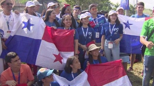 Peregrinos en Panamá se congregan para ver al papa Francisco