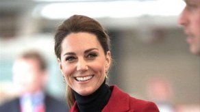 ¿Por qué Catalina prefiere conducir ella misma cuando viaja con sus hijos?