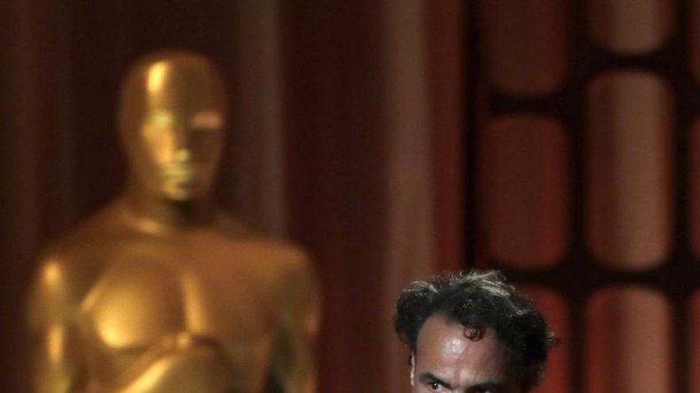 Un emocionado Iñárritu recibe el Óscar especial por Carne y arena