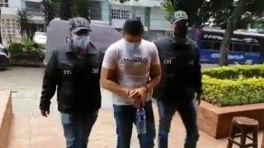 Patrullero de la policía de Colombia fue acusado de asesinar a un joven de 17 años de un tiro en la cabeza durante las masivas protestas.