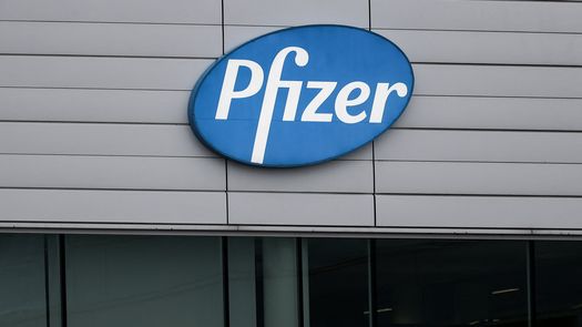 La OMS también solicita a Pfizer ser más transparente y abierta sobre el coste y la disponibilidad de su píldora y ampliar su licencia para que puedan hacerse más genéricos.