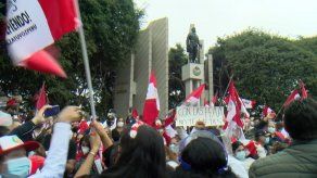 Militares retirados se manifiestan contra supuesto fraude electoral en Perú