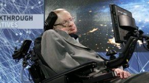 Hawking en nuevo intento por hallar vida extraterrestre